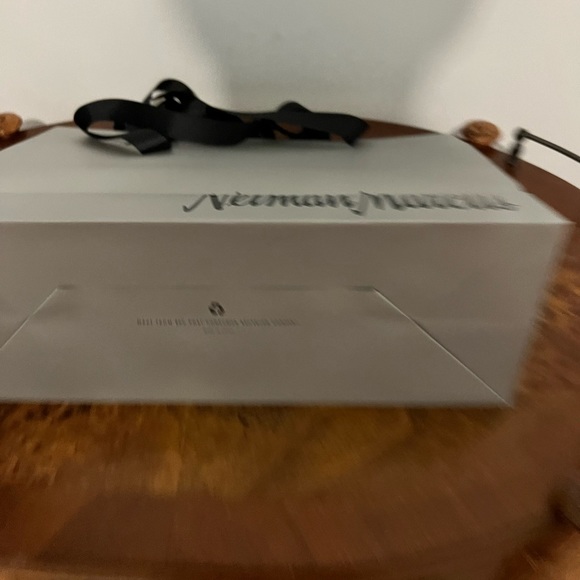 Neiman Marcus shopping bag - Picture 2 of 5